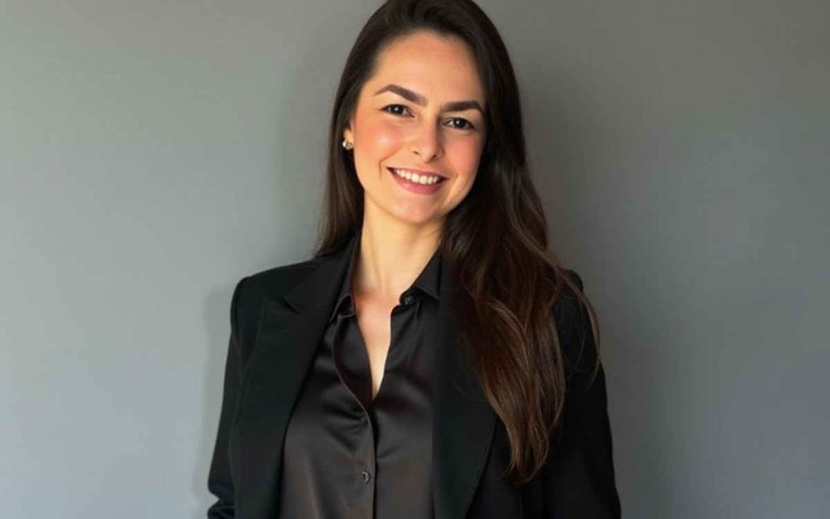 Stefanie Lima preferiu um carro 0 km