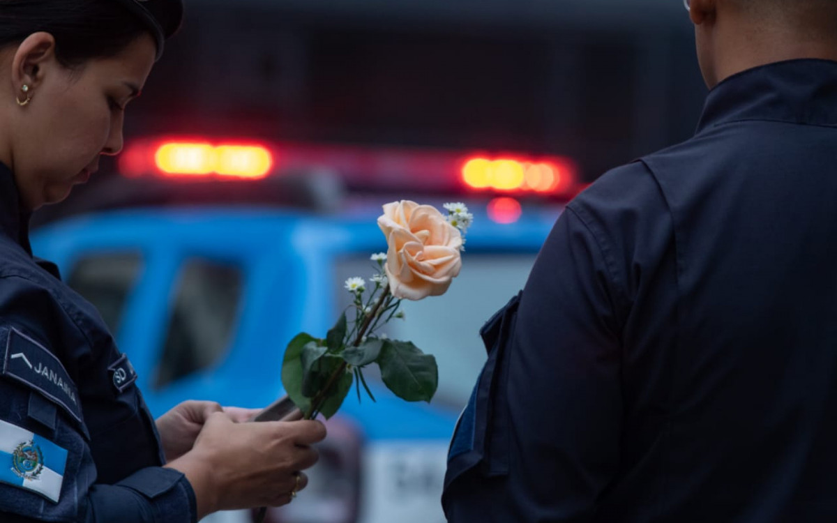 Policiais mortos em megaoperação foram homenageados no Theatro Municipal do Rio
