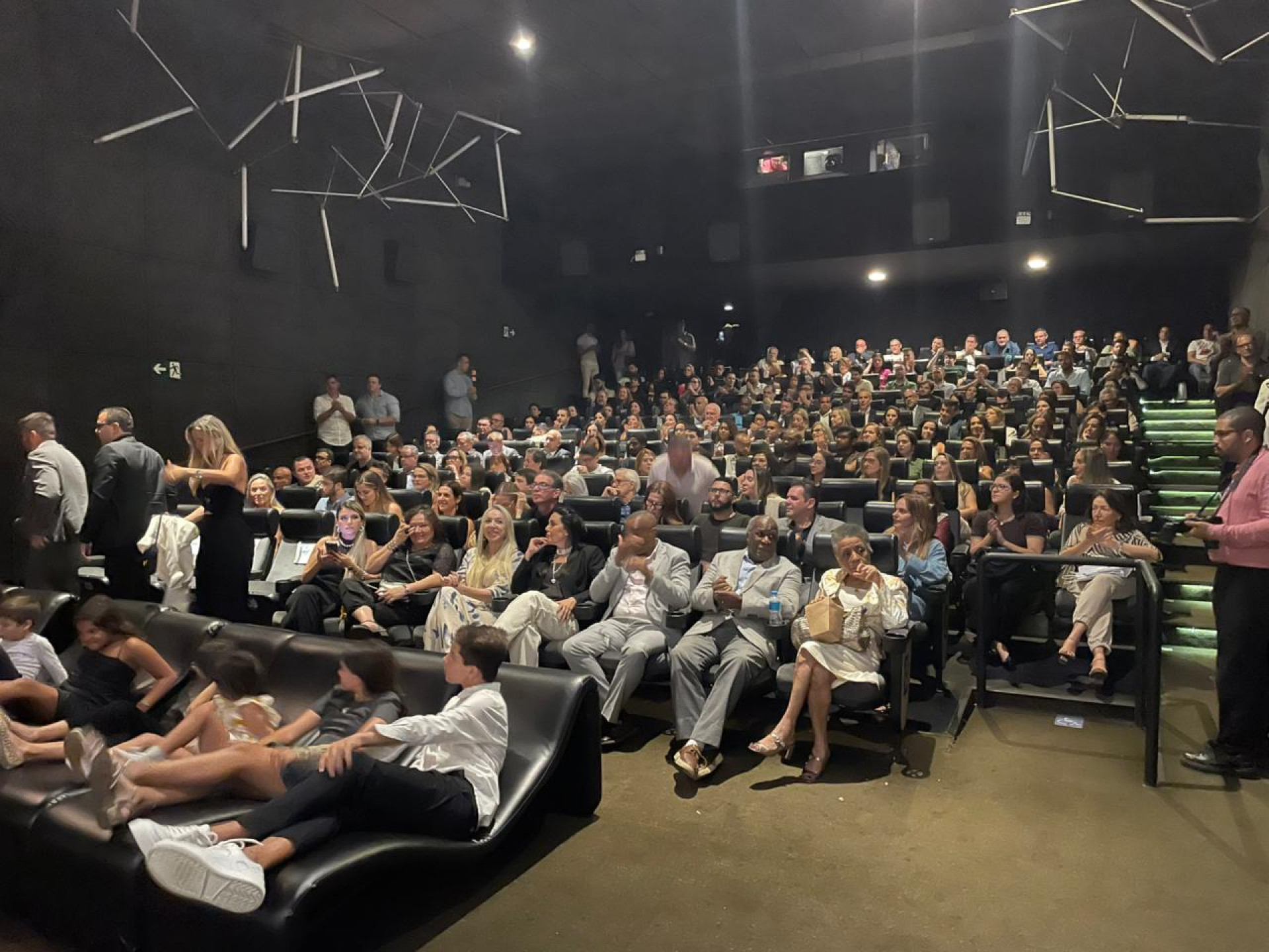 Cinema lotado para o lan&ccedil;amento do livro - Gabriel Moses