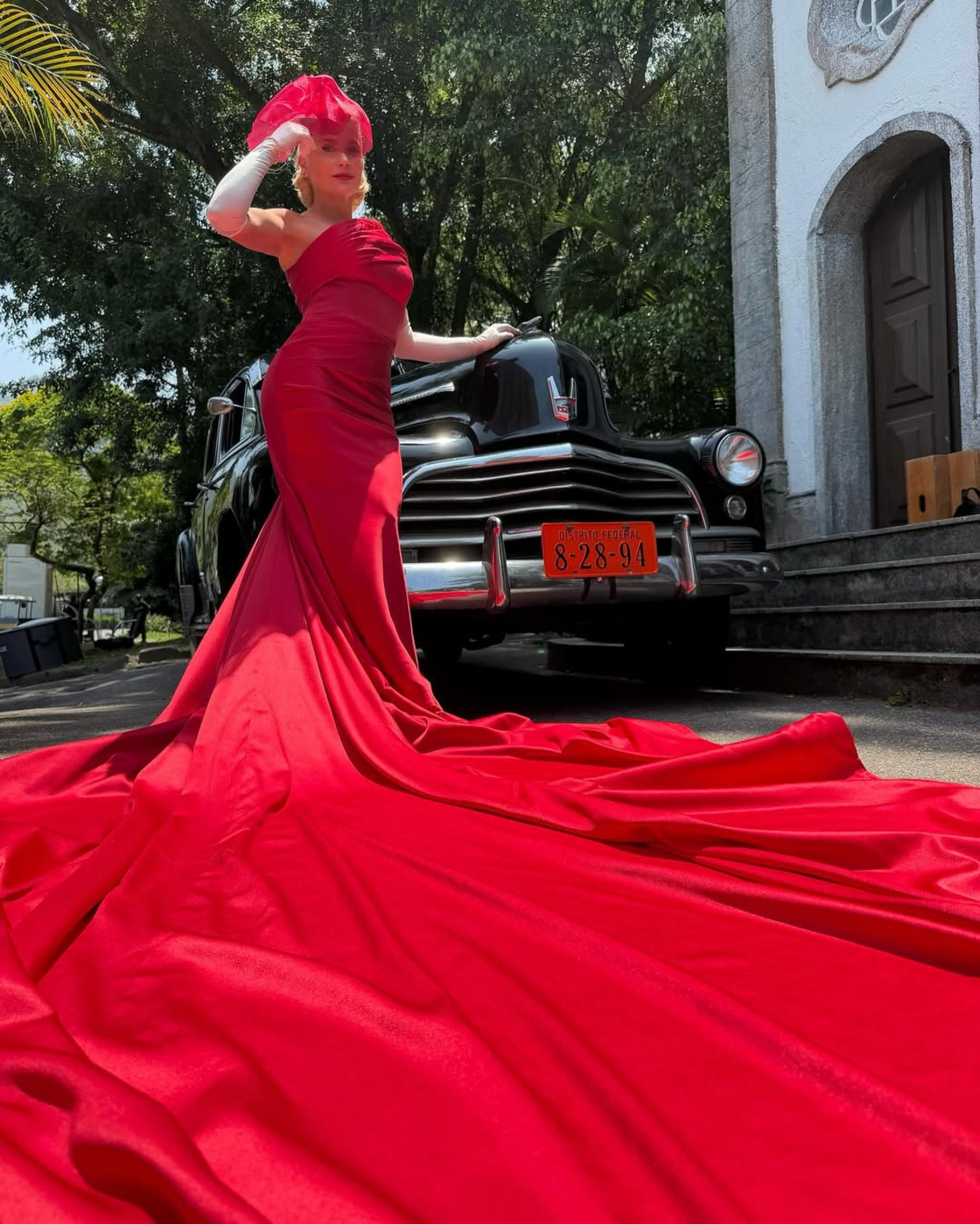 Flávia Alessandra revela detalhes do casamento com vestido vermelho de sua personagem em 'Êta Mundo Melhor!' - Reprodução / Instagram