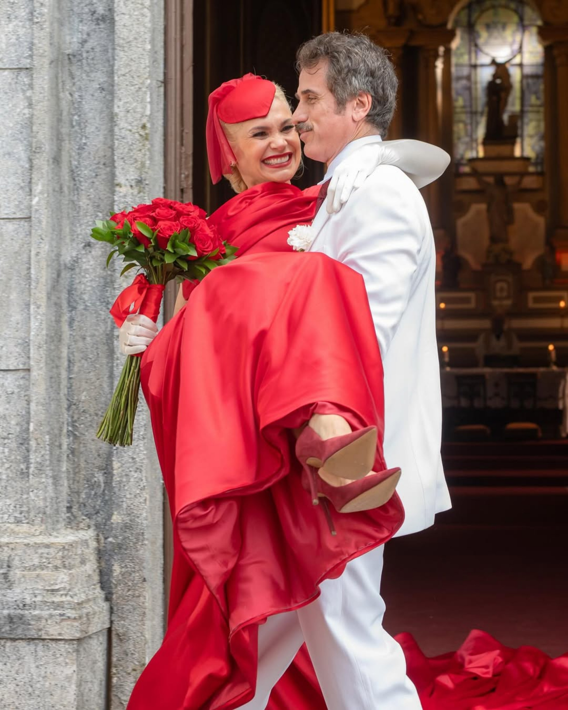 Flávia Alessandra revela detalhes do casamento com vestido vermelho de sua personagem em 'Êta Mundo Melhor!' - Reprodução / Instagram