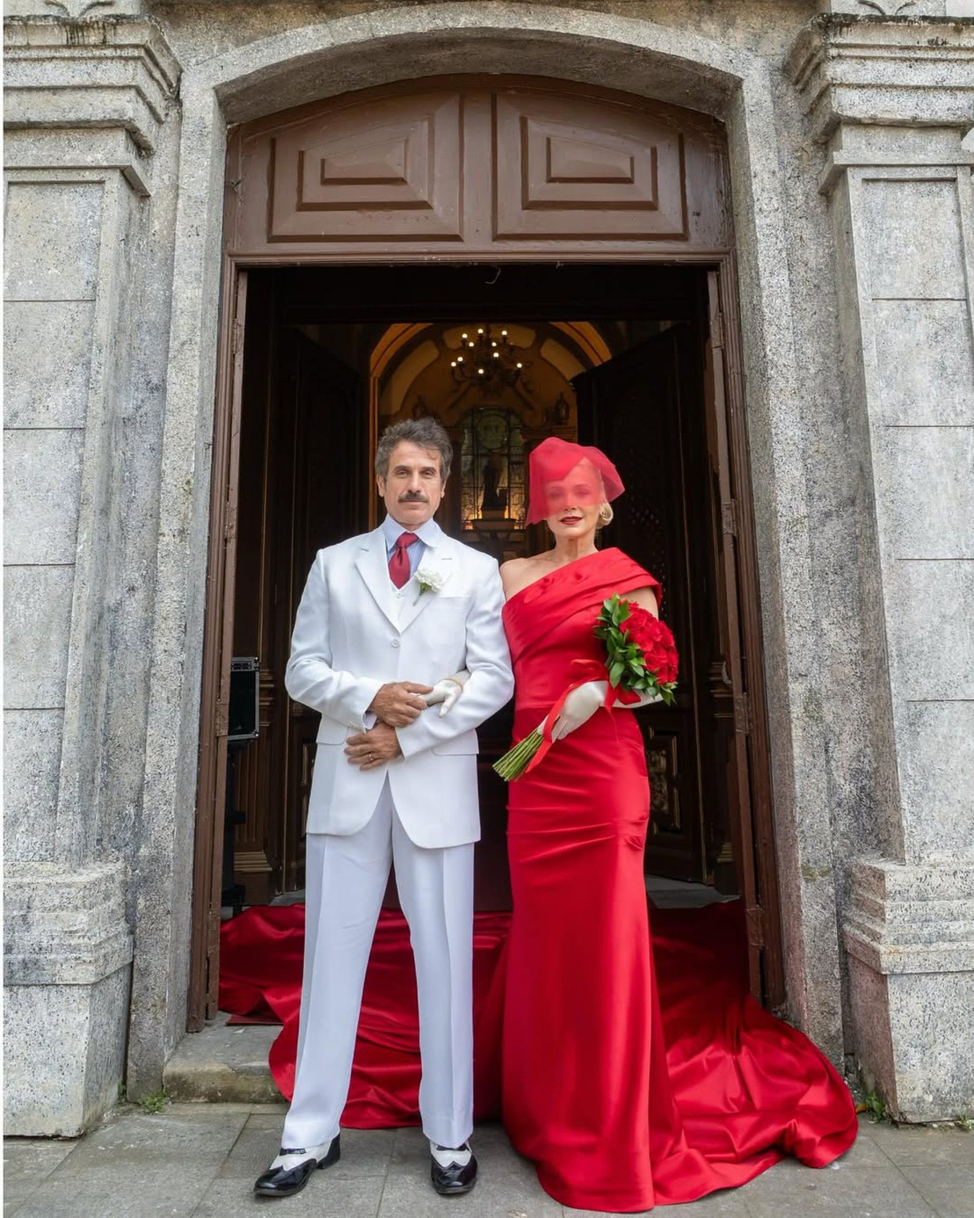 Flávia Alessandra revela detalhes do casamento com vestido vermelho de sua personagem em 'Êta Mundo Melhor!' - Reprodução / Instagram