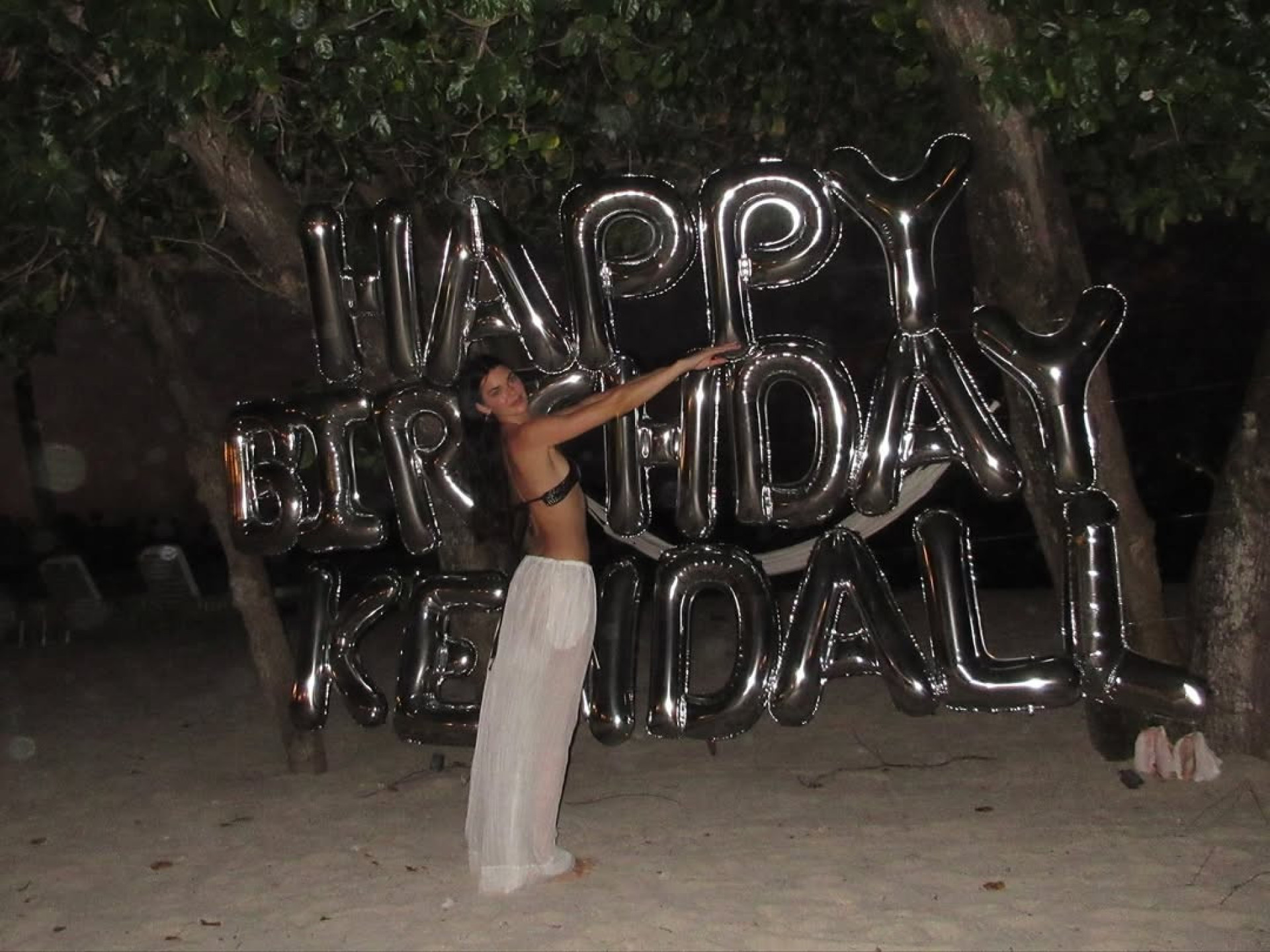 Kendall Jenner mostra comemoração do aniversário de 31 anos em praia - Reprodução / Instagram