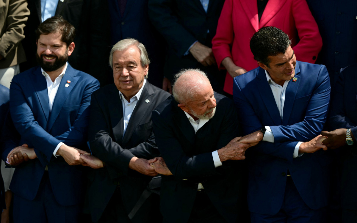 Líderes mundiais tiram foto de família em Belém - AFP