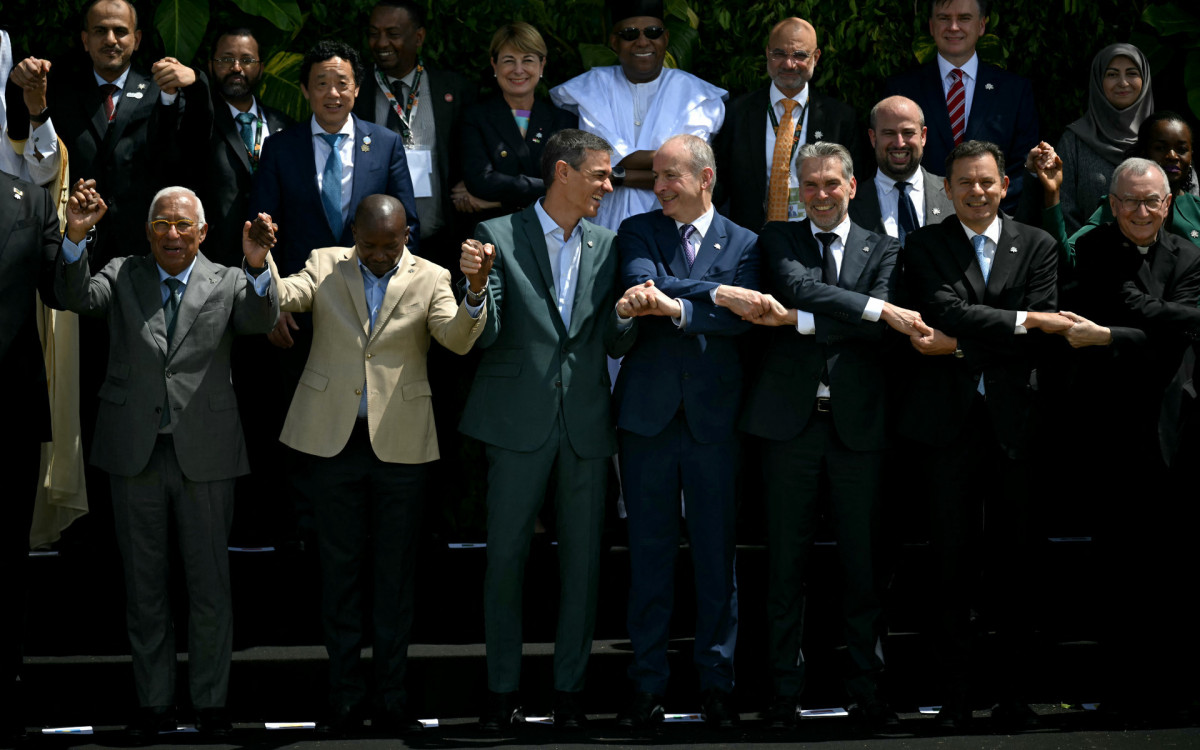 Líderes mundiais tiram foto de família em Belém - AFP
