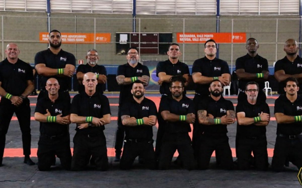 Equipe de arbitragem coordenada por Anderson Fumaça