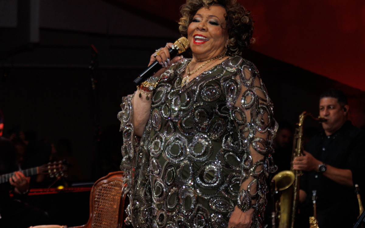 Alcione canta em festa de grife no Museu de Arte de São Paulo