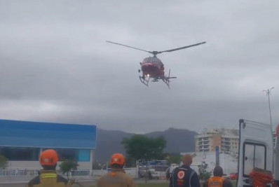 Grave acidente interdita Avenida das Américas; bombeiros usam helicóptero para socorro