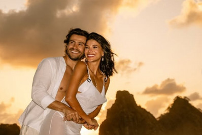Mariano e Jakelyne Oliveira  mostram fotos da lua de mel em Fernando de Noronha