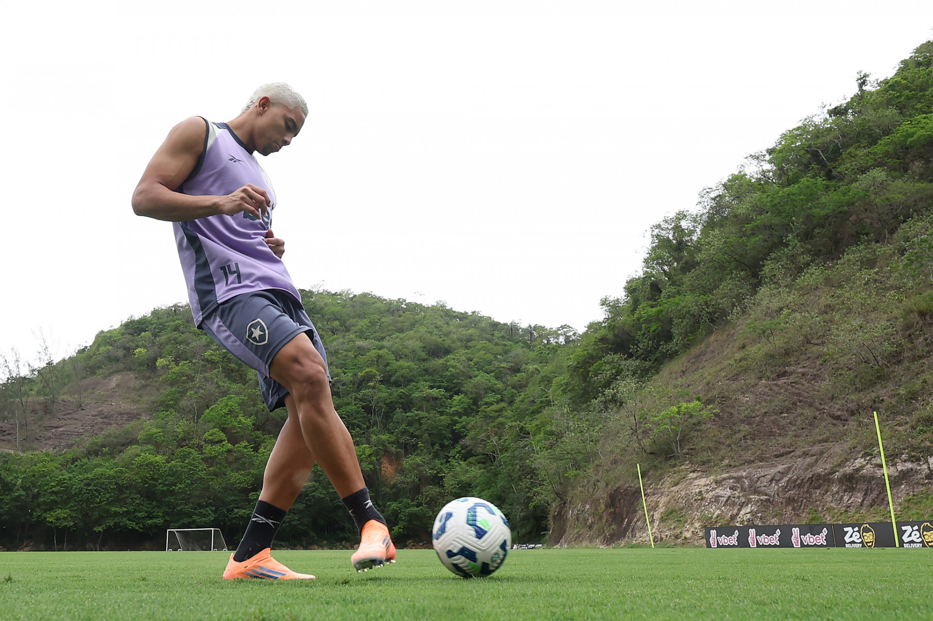 Barrera em treino do Botafogo - V&iacute;tor Silva/Botafogo