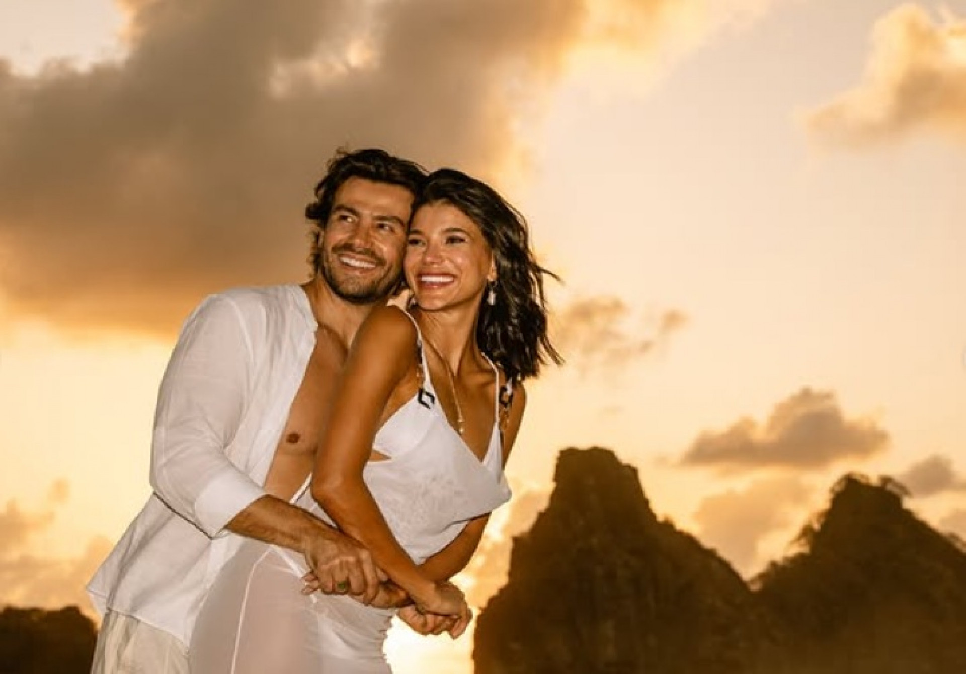 Jakelyne Oliveira e Mariano em Lua de Mel em Fernando de Noronha - Iaponã (@neuronha)