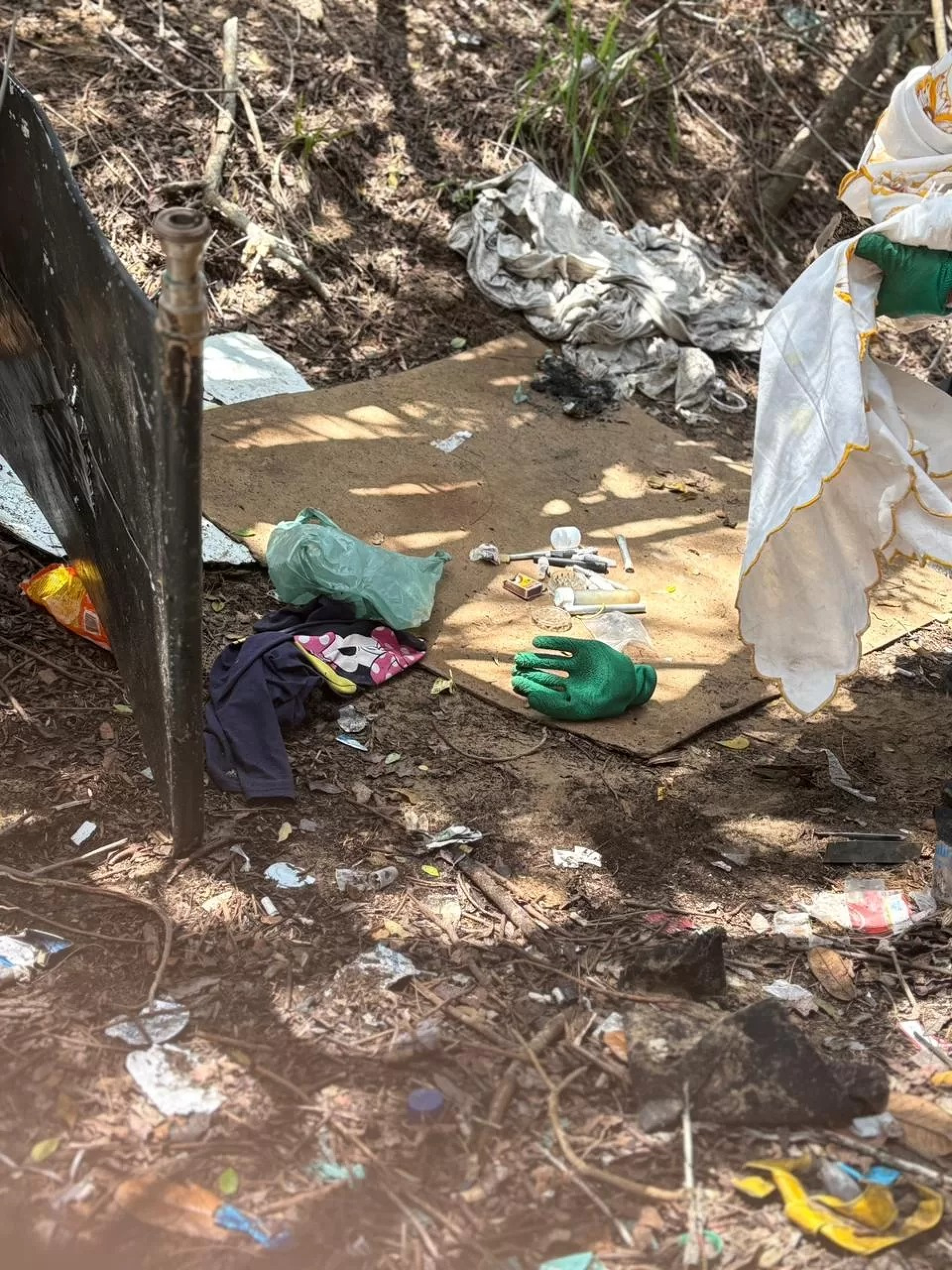 Acampamentos improvisados, lixo acumulado e um foco de incêndio - Ascom