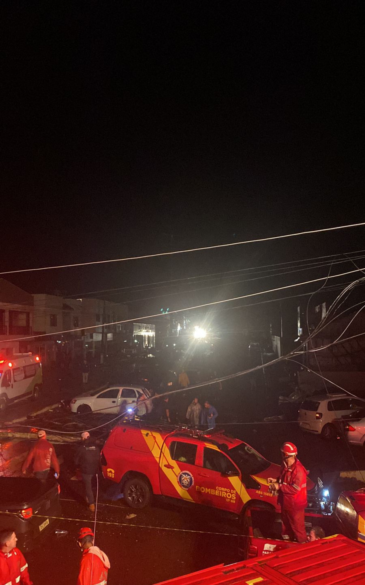 Rio Bonito do Iguaçu, no Paraná, fica destruído após tornado