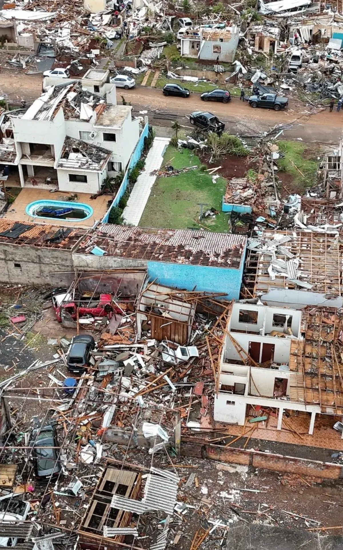Imagens aéreas mostram cenário de destruição após tornado em Rio Bonito do Iguaçu, no Paraná