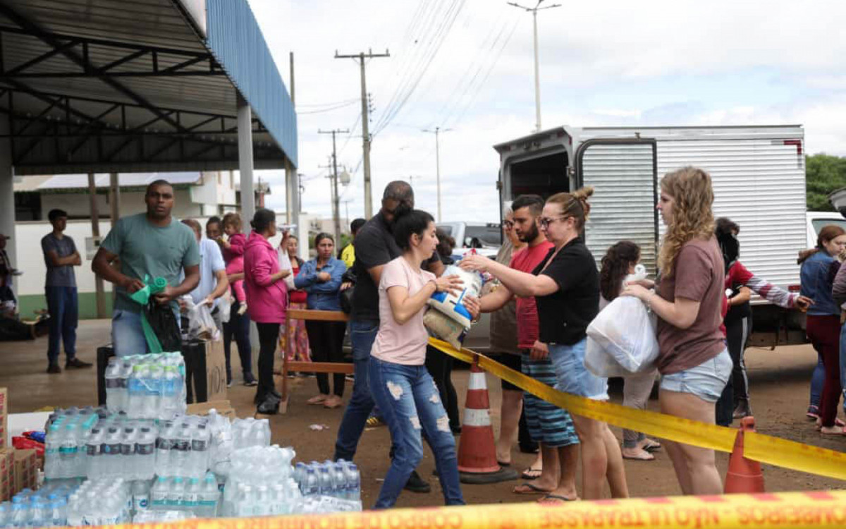 Força-tarefa distribui água e alimentos para moradores de Rio Bonito do Iguaçu, após tornado