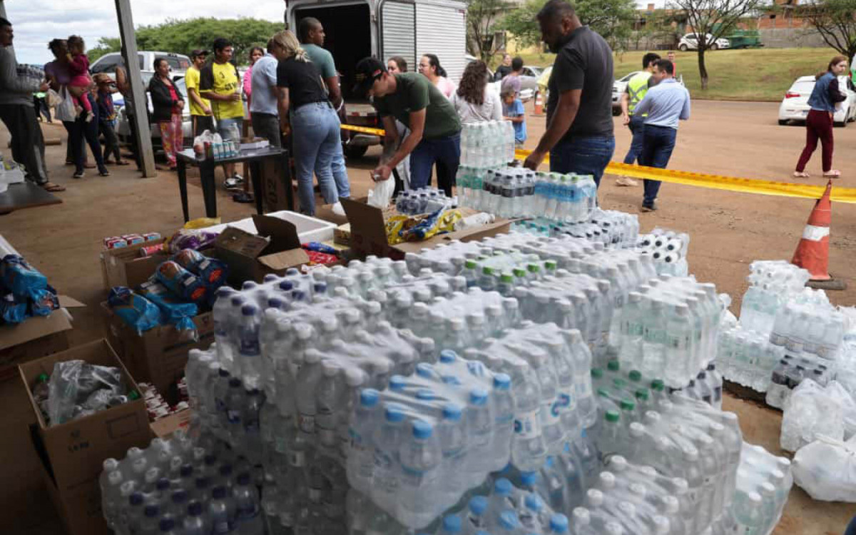 Força-tarefa distribui água e alimentos para moradores de Rio Bonito do Iguaçu, após tornado