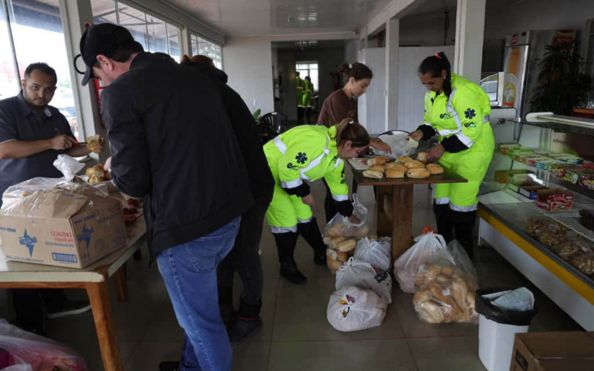 Força-tarefa distribui água e alimentos para moradores de Rio Bonito do Iguaçu, após tornado