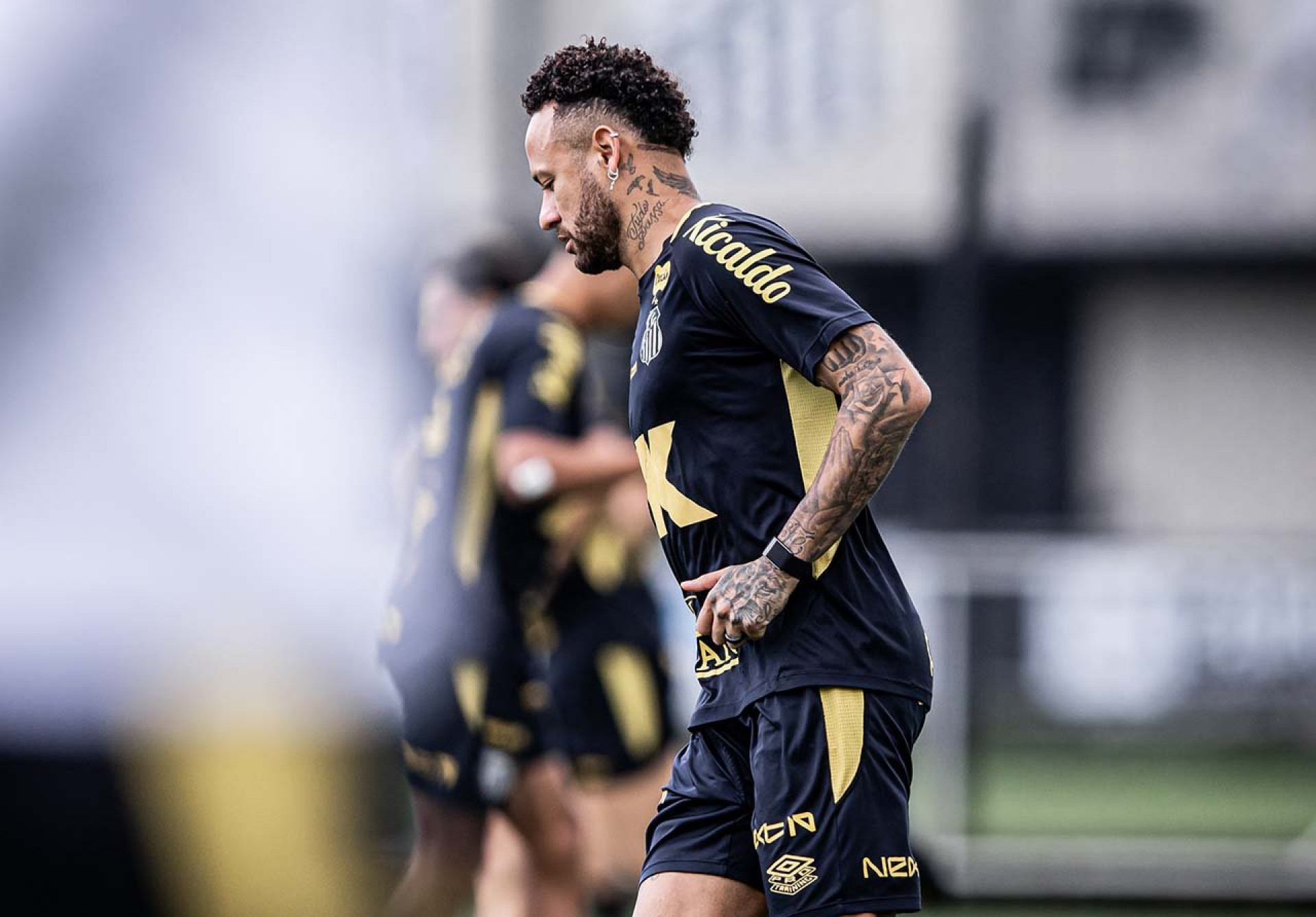 Neymar deve voltar ao time titular do Santos contra o Flamengo