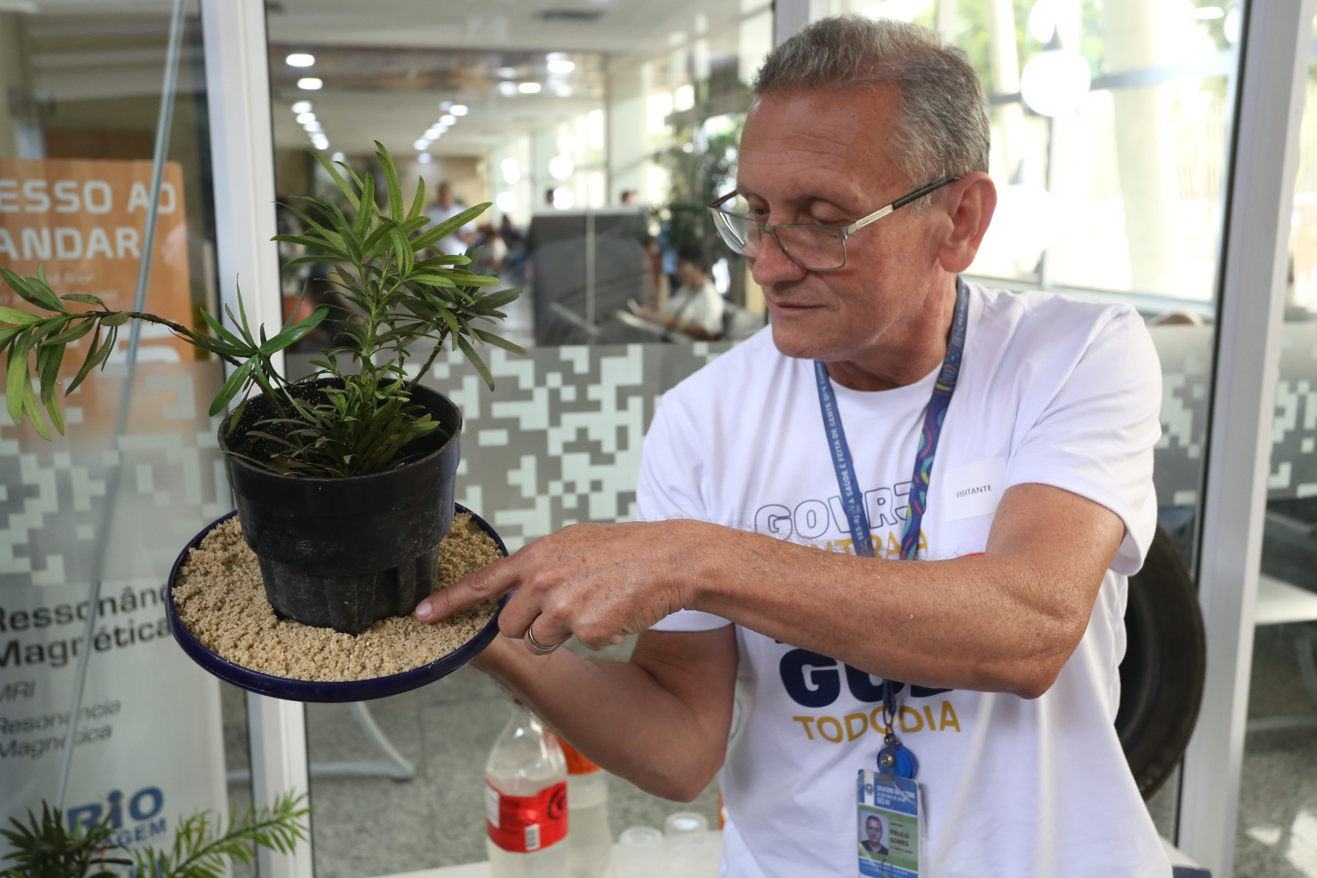 Dia D teve como uma das ações as orientações quanto a possíveis criadouros do Aedes aegypti - Mauricio Bazílio/SES