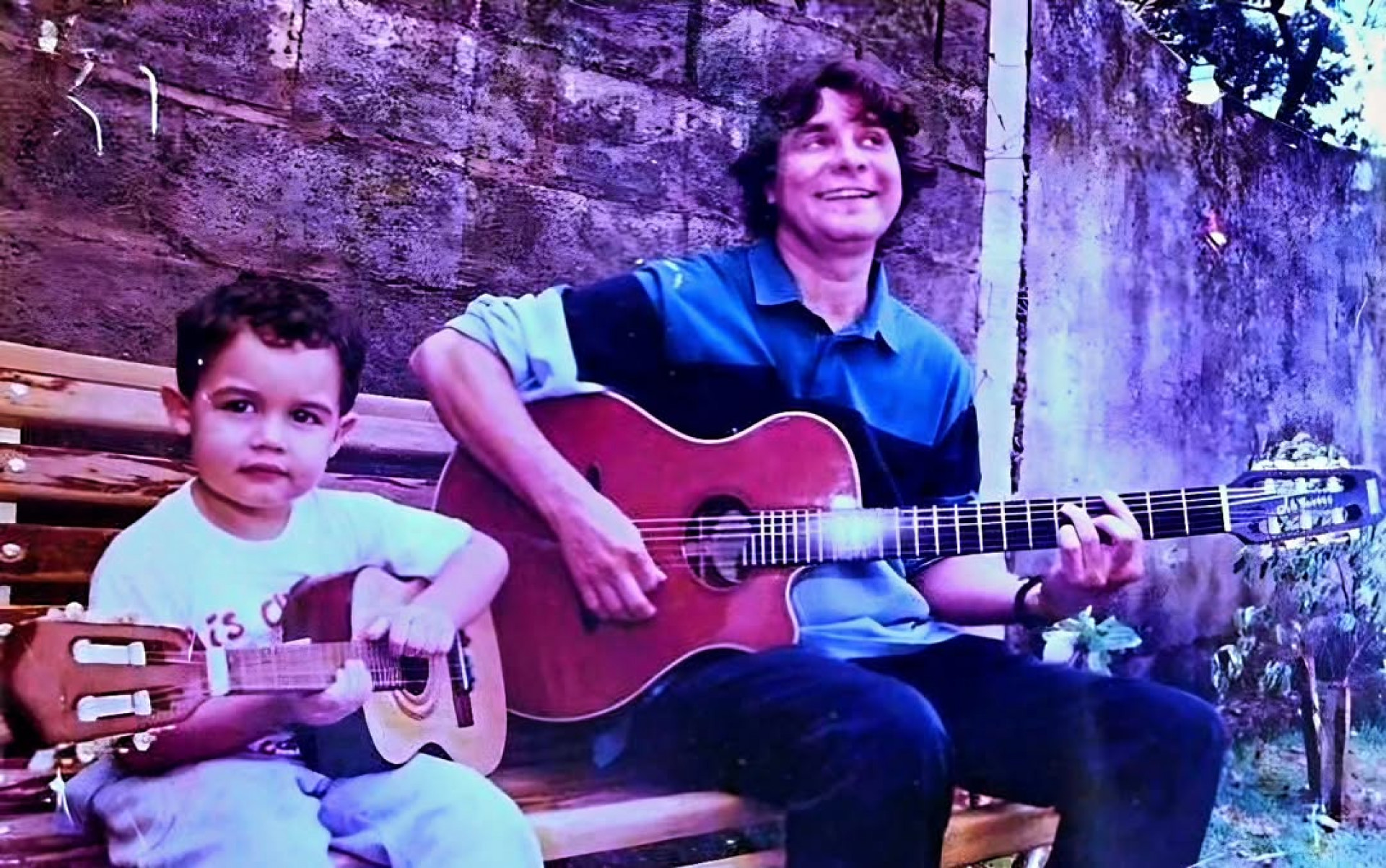 Lô Borges e o filho criança - Reprodução / Instagram