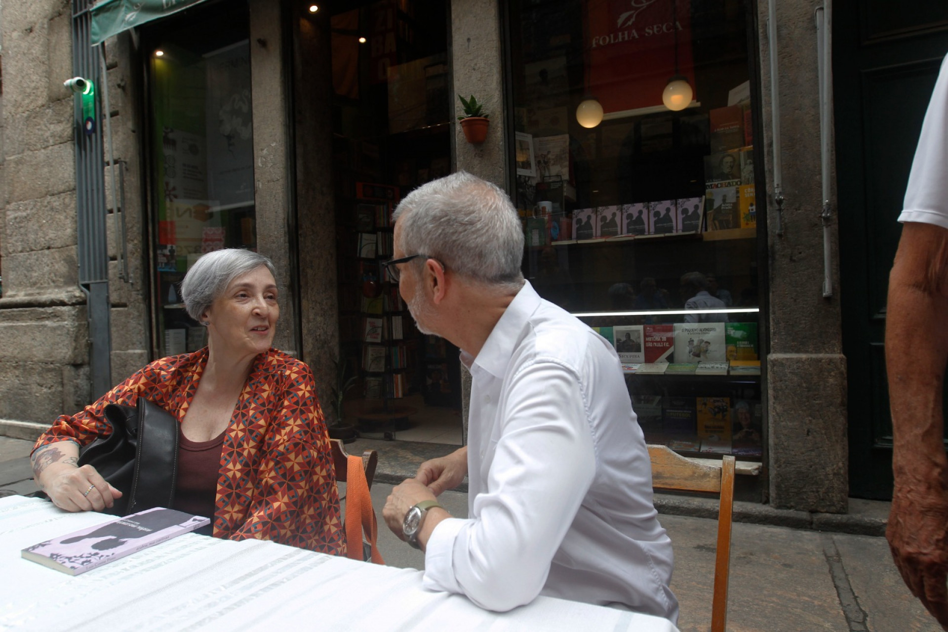 Lizete Esteves conversa com Luis Cosme Pinto sobre o seu novo livro - Reginaldo Pimenta / Agência O Dia