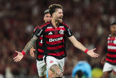 Flamengo leva susto na reta final, mas vence o Santos e segue em busca da liderança