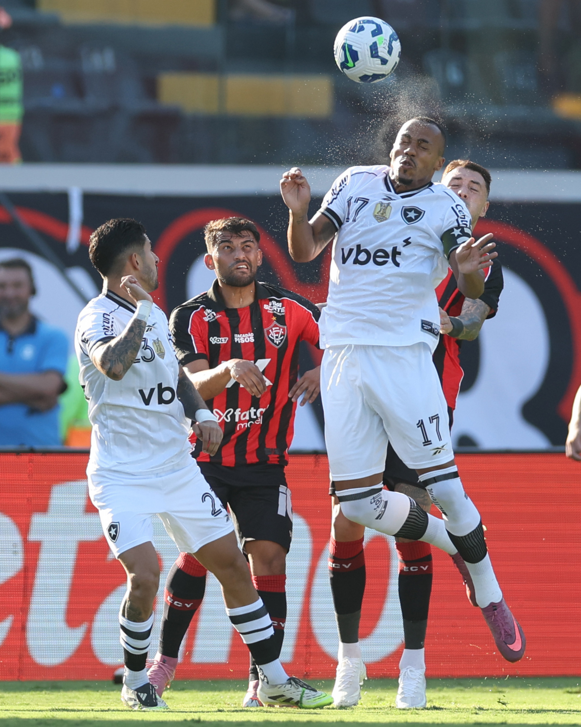 Marlon. Vitoria x BOTAFOGO pelo Campeonato Brasileiro no Estadio Barradao, 09 de Novembro de 2025, Salvador, BA, Brasil. Foto: Vitor Silva/Botafogo. 

Imagem protegida pela Lei do Direito Autoral Nº 9.610, DE 19 DE FEVEREIRO DE 1998. Sendo proibido qualquer uso comercial, remunerado e manipulacao/alteracao da obra. - Vitor Silva / Botafogo