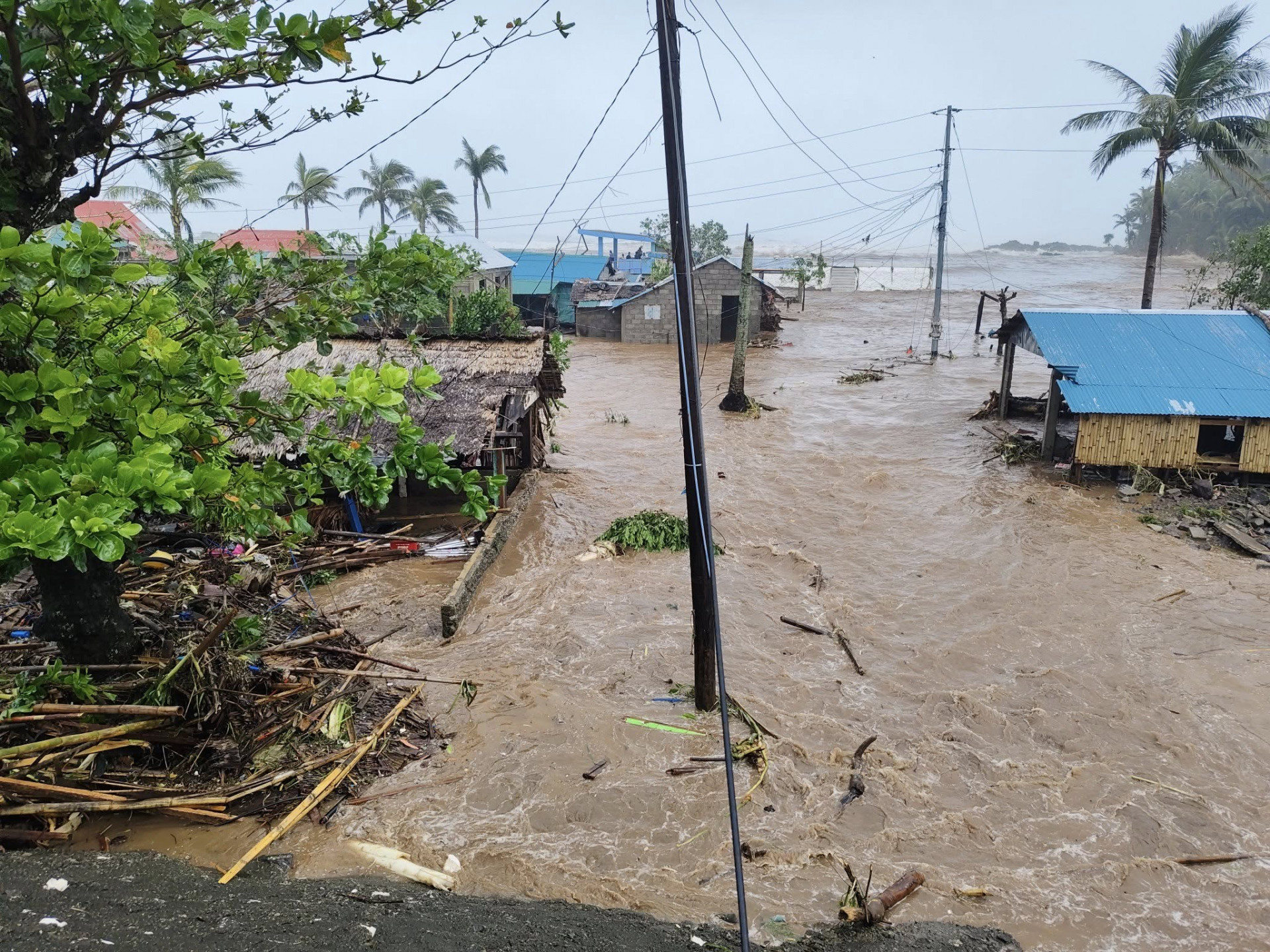 Supertufão deixa rastro de destruição no município de Pandan, em Catanduanes, nas Filipinas - Reprodução / MDRRMO de Pandan