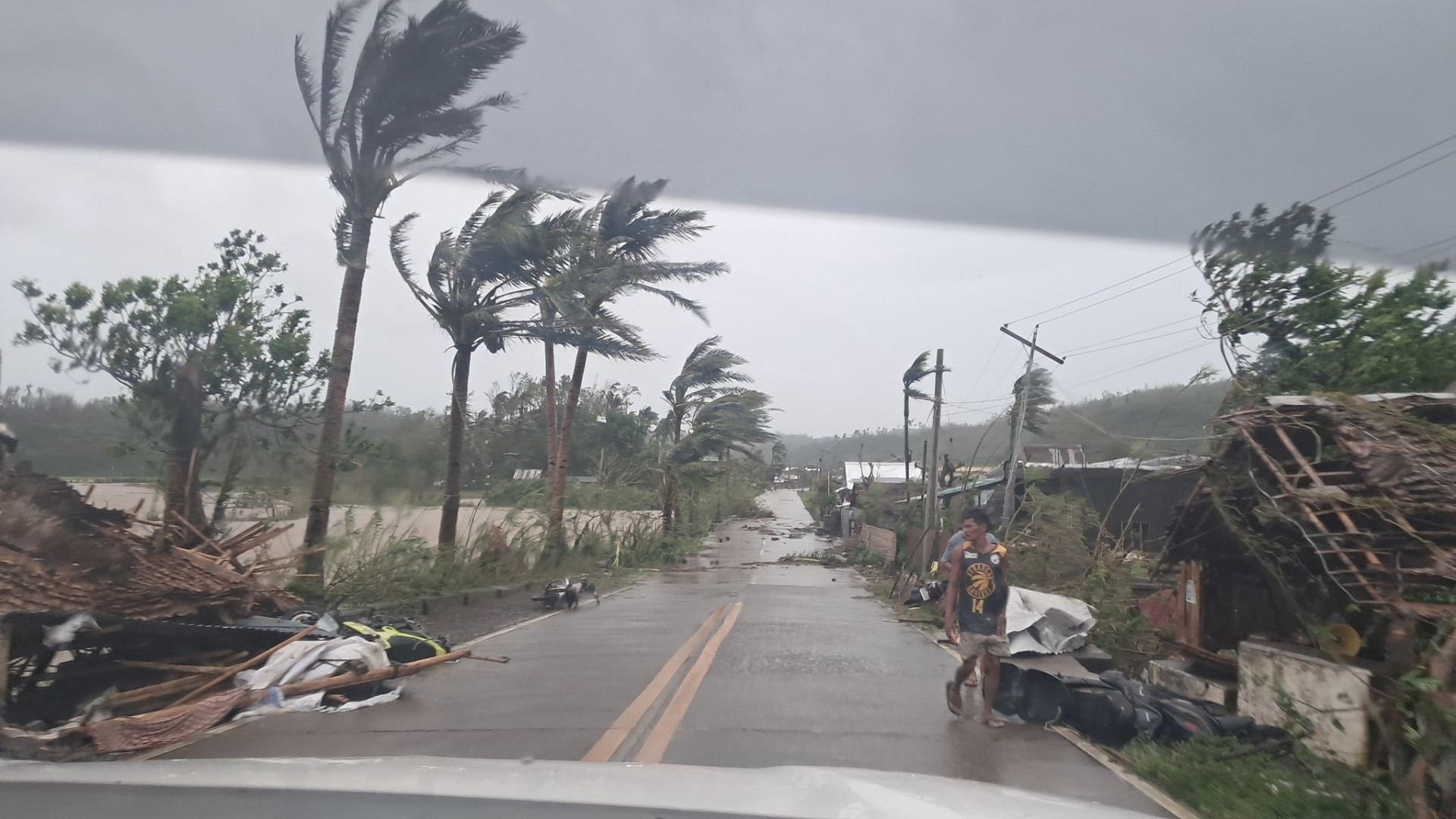 Supertufão deixa rastro de destruição no município de Pandan, em Catanduanes, nas Filipinas - Reprodução / MDRRMO de Pandan