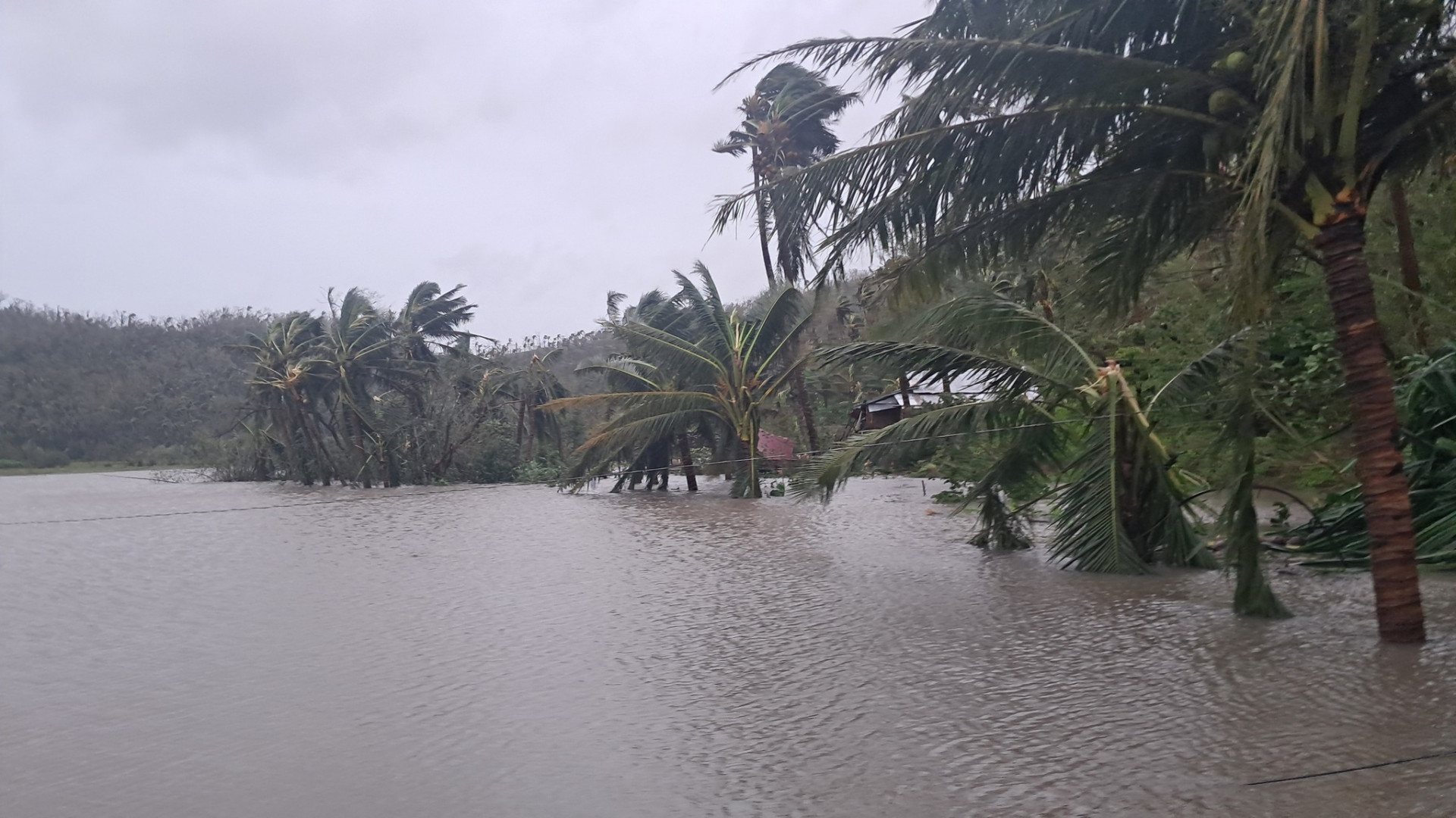 Supertufão deixa rastro de destruição no município de Pandan, em Catanduanes, nas Filipinas - Reprodução / MDRRMO de Pandan