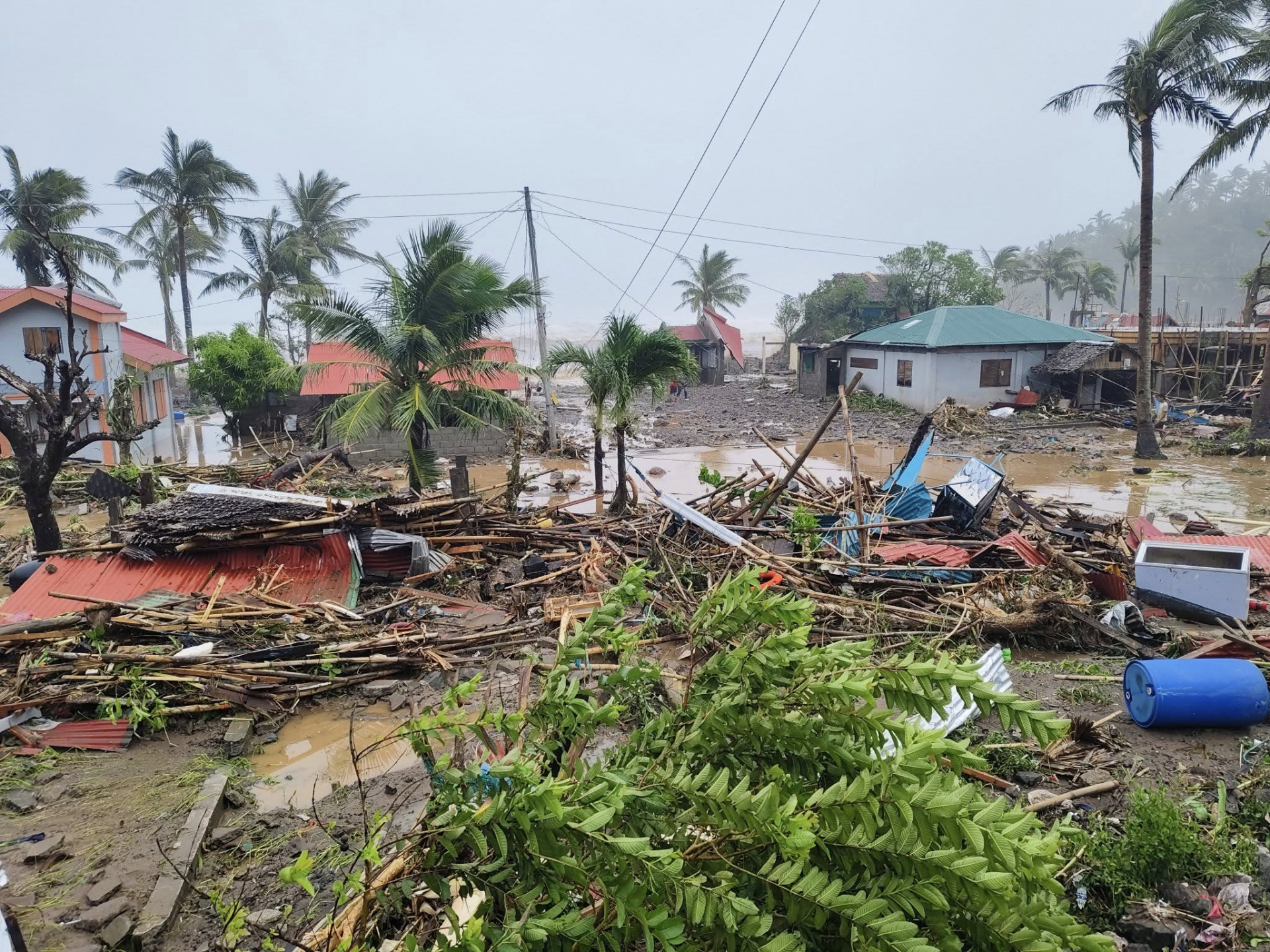 Supertufão deixa rastro de destruição no município de Pandan, em Catanduanes, nas Filipinas - Reprodução / MDRRMO de Pandan
