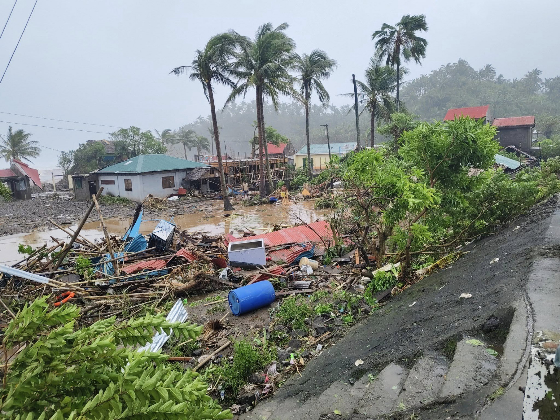 Supertufão deixa rastro de destruição no município de Pandan, em Catanduanes, nas Filipinas - Reprodução / MDRRMO de Pandan