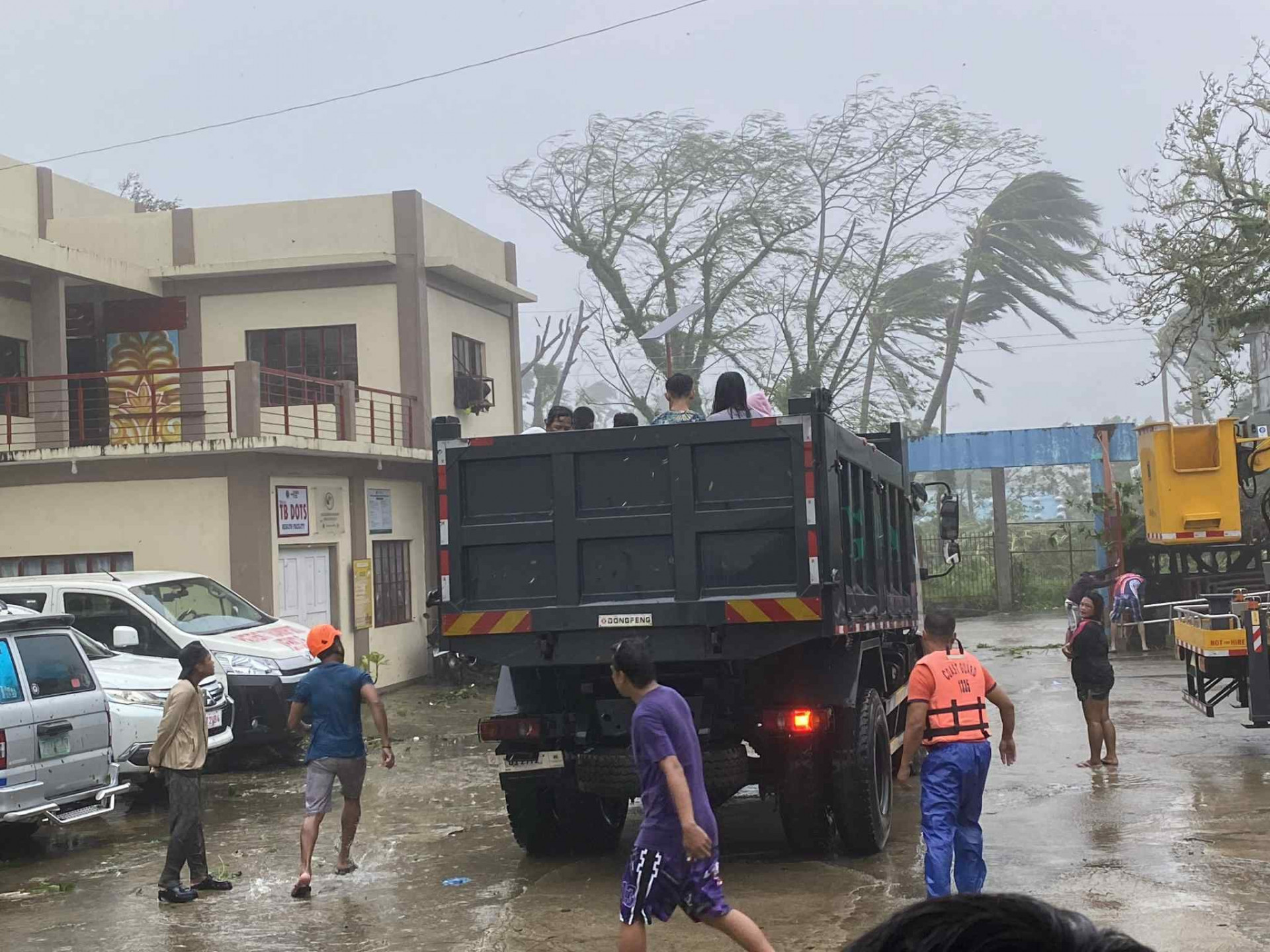 Supertufão deixa rastro de destruição no município de Pandan, em Catanduanes, nas Filipinas - Reprodução / MDRRMO de Pandan