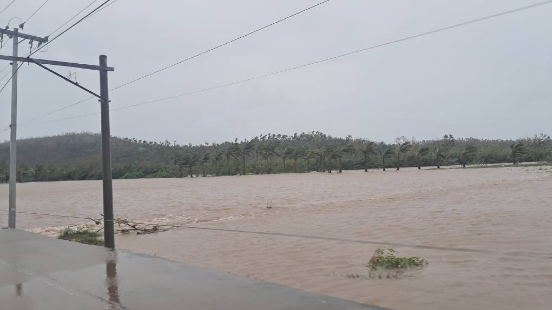 Supertufão deixa rastro de destruição no município de Pandan, em Catanduanes, nas Filipinas - Reprodução / MDRRMO de Pandan
