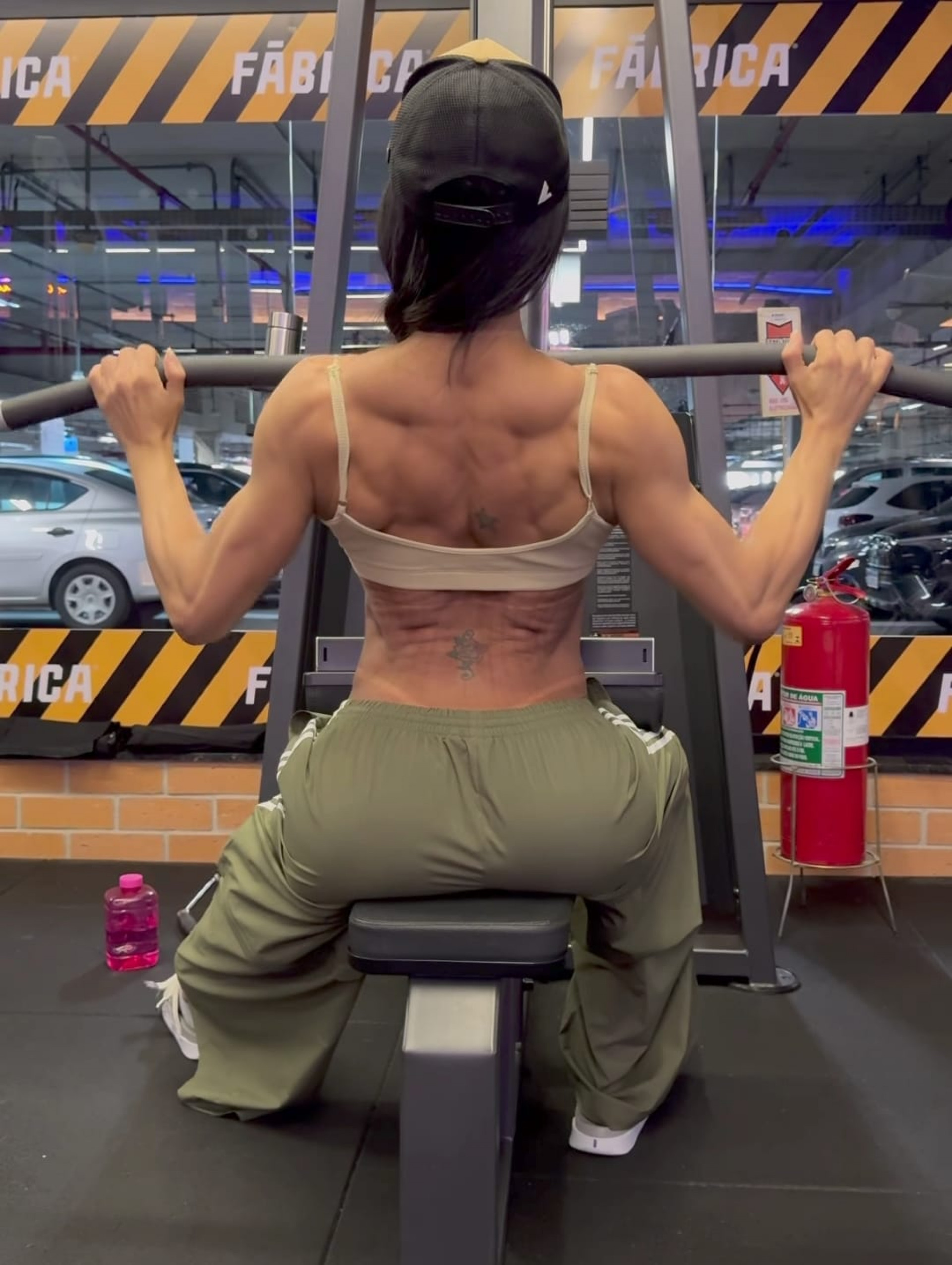 Gracyanne mostra os exercícios que tem feito durante a recuperação da lesão - Reprodução / Instagram