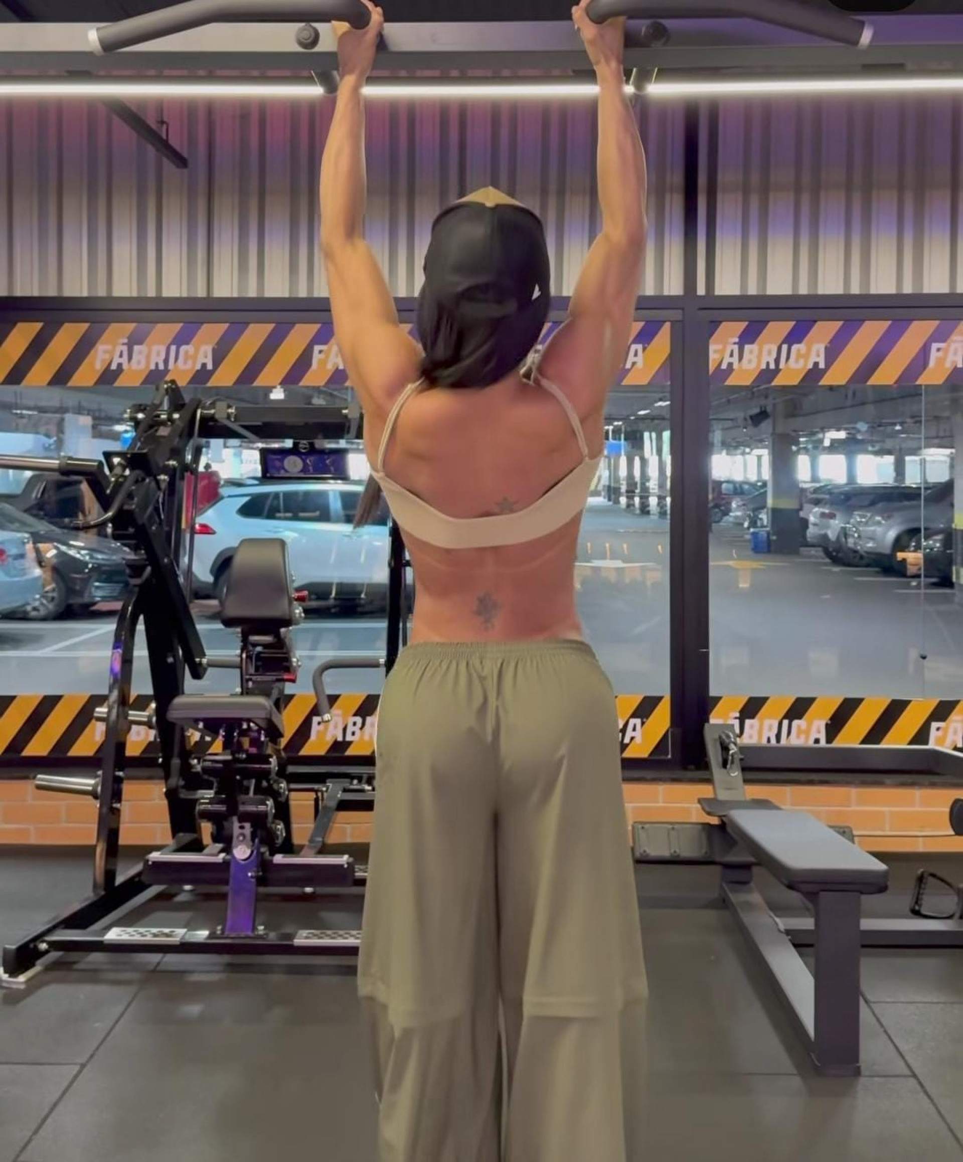 Gracyanne mostra os exercícios que tem feito durante a recuperação da lesão - Reprodução / Instagram