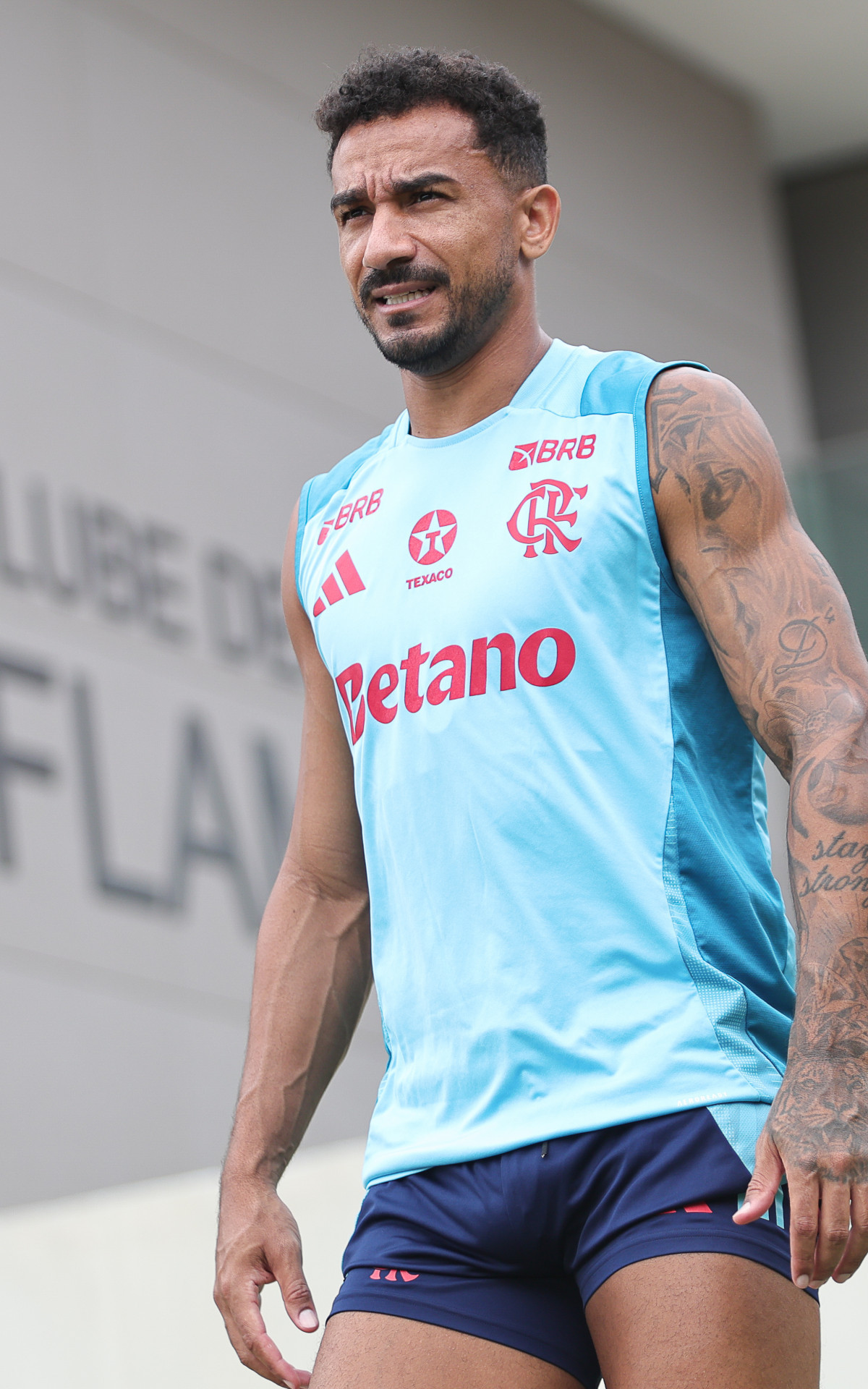 Flamengo não descarta ter Danilo no clássico com o Fluminense 