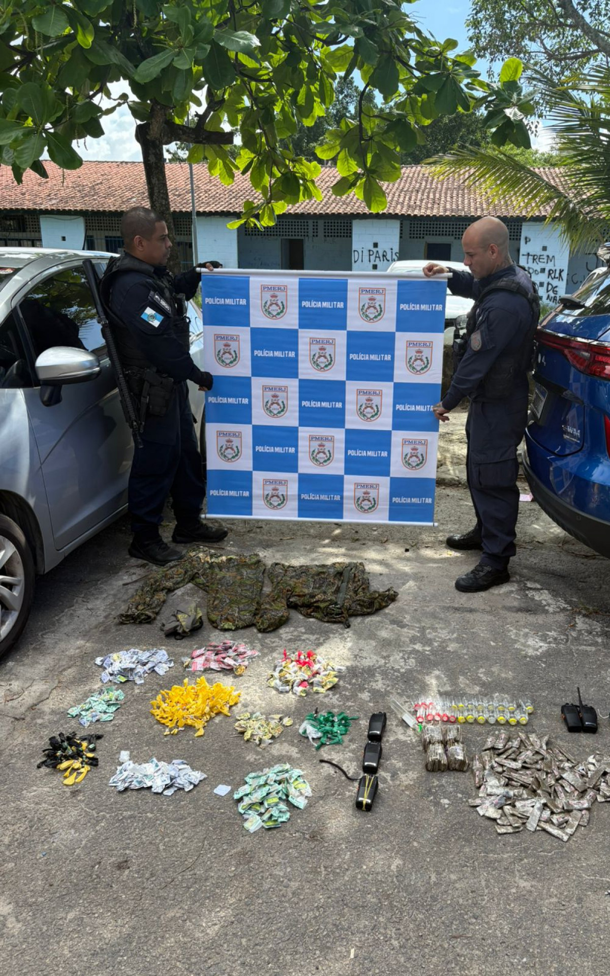 Materiais apreendidos pela PM durante operação em comunidades da Zona Sudoeste - Divulgação/PMERJ