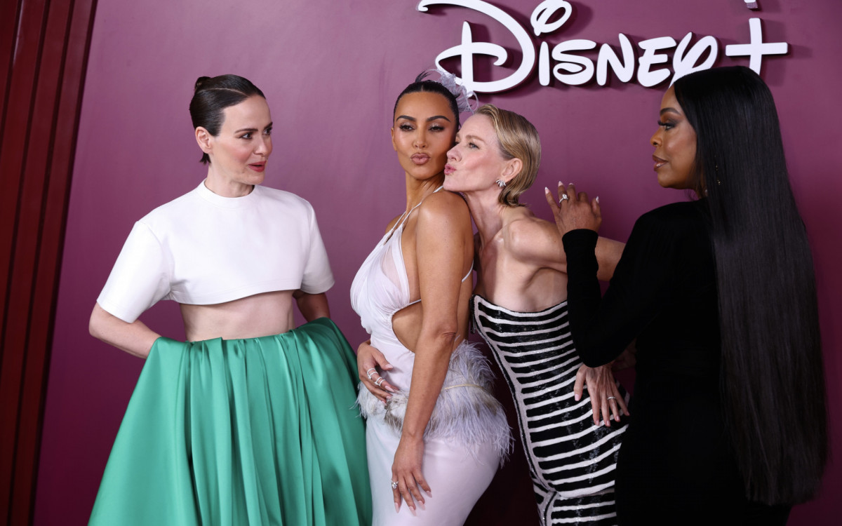 Sarah Paulson, Kim Kardashian, Naomi Watts e Niecy Nash-Betts marcam presença na première da série \