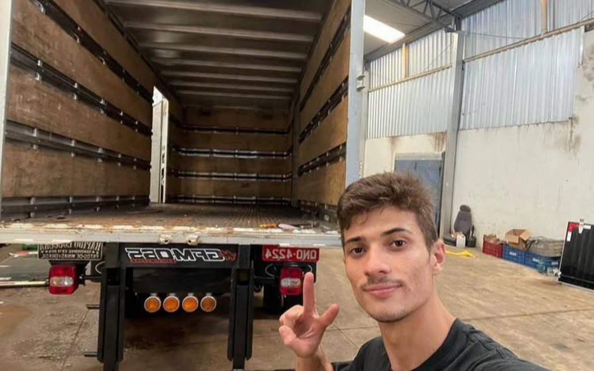 Caminhoneiro Gustavo Miranda ganhou fama ao compartilhar nas redes sociais sua rotina nas rodovias do País - Reprodução/ redes sociais