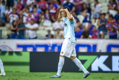 Torcedores comparam gol do Grêmio a lance histórico de Ronaldo Fenômeno