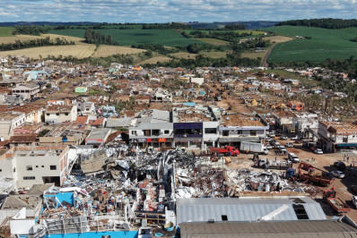 Após destruição provocada por tornado, Paraná tem novo alerta para temporais