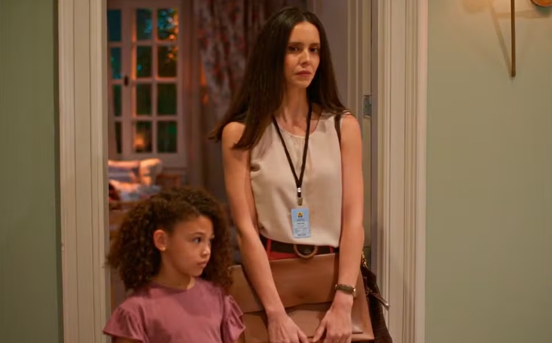 Assistente social em visita à mansão dos Boaz  - Divulgação/Globo