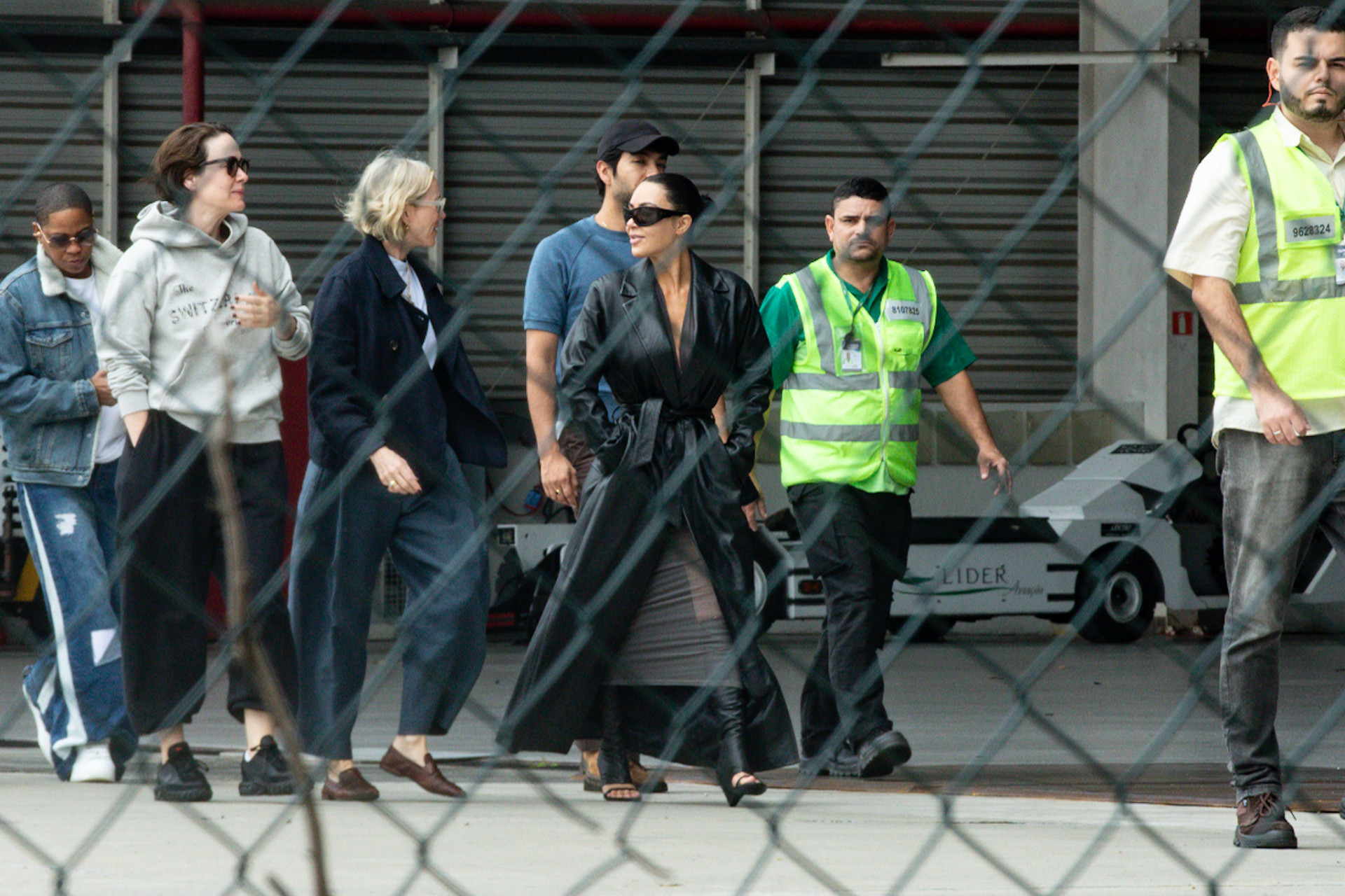 Kim Kardashian chega ao Rio de Janeiro com com elenco da série 'Tudo é Justo', da Disney - Victor Chapetta / Brazil News