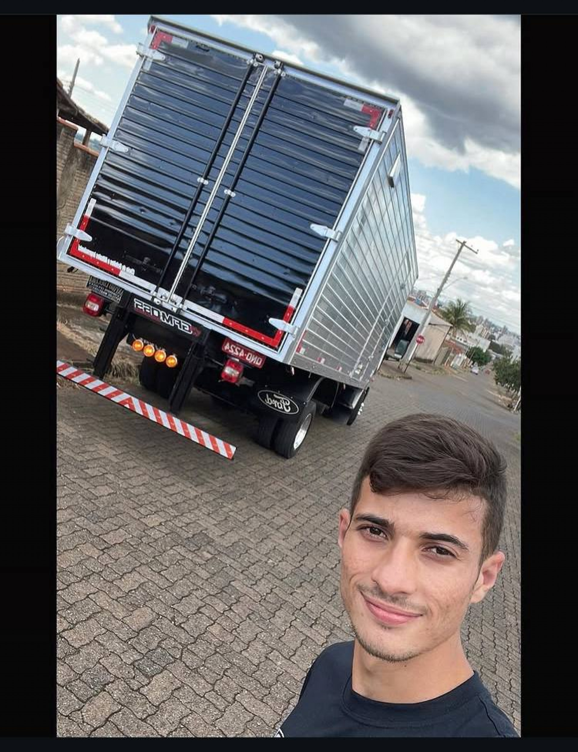 Caminhoneiro Gustavo Miranda ganhou fama ao compartilhar nas redes sociais sua rotina nas rodovias do País - Reprodução/ redes sociais