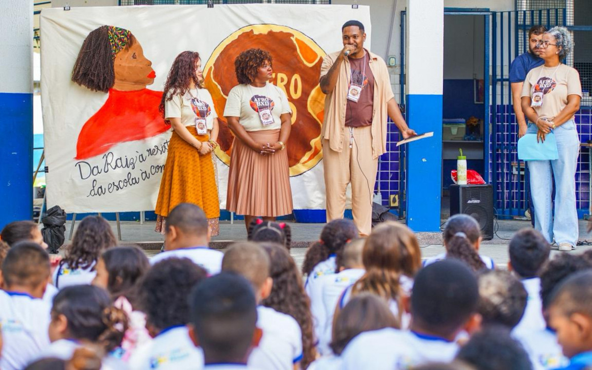 Professores Lisa Miranda, Viviane Patrício e Alexandre Sales durante o lançamento oficial do projeto 