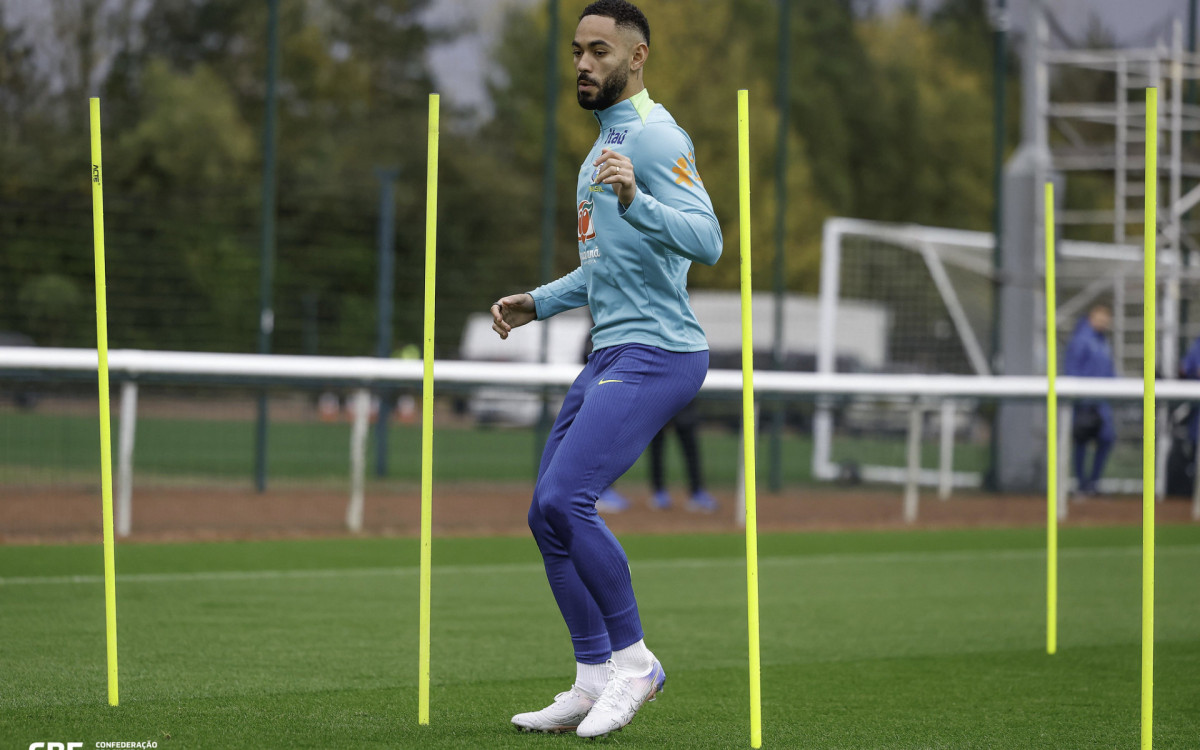 Matheus cunha em treino da seleção brasileira