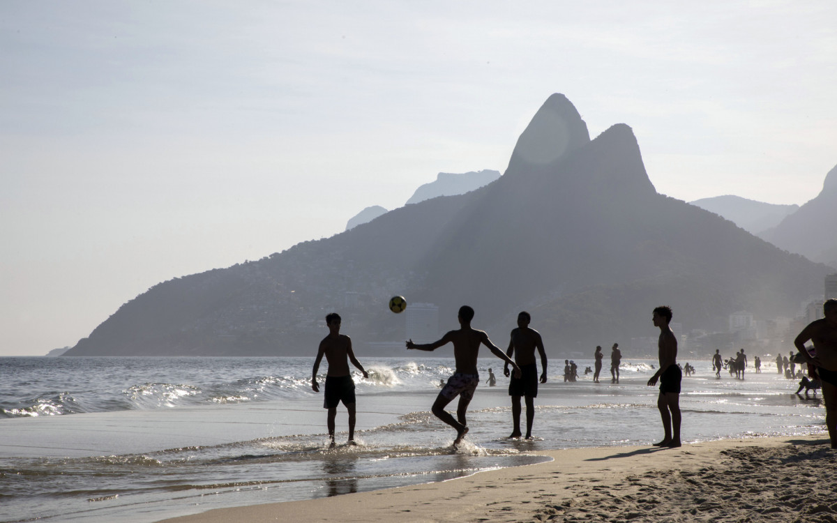 Rio projeta aumento de 14,2% no número de turistas e se prepara para um verão histórico em 2026