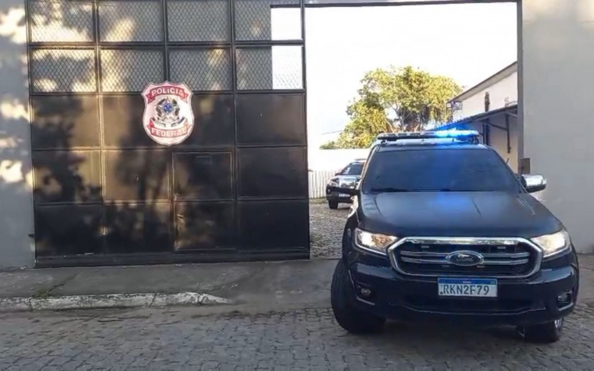 Operação é realizada pela Delegacia de Polícia Federal em Macaé em endereços de Rio das Ostras