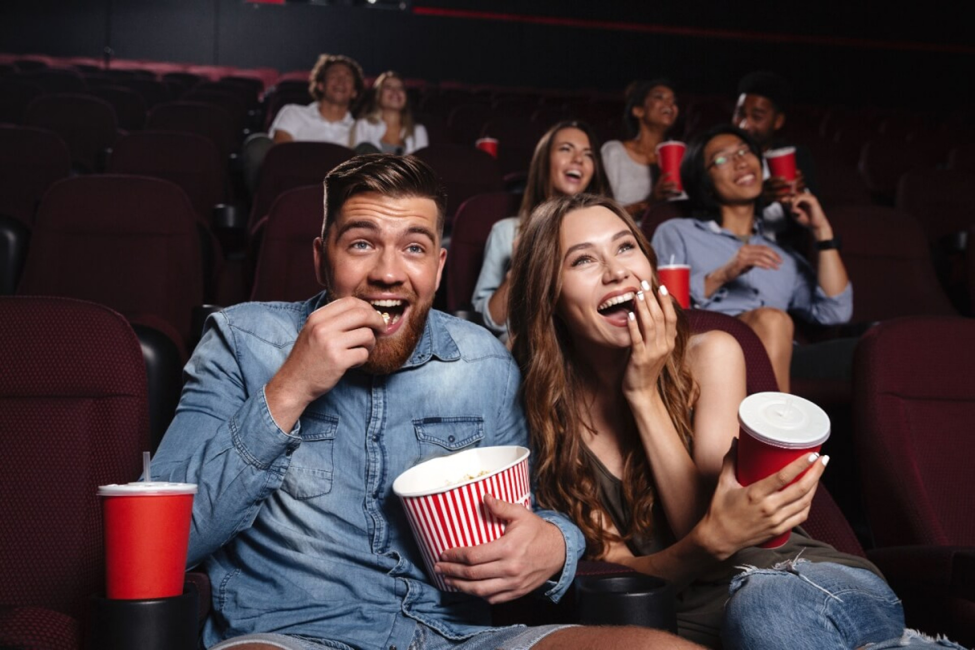 Diferentes estreias prometem atrair o p&uacute;blico &agrave;s salas com boas hist&oacute;rias e estilos variados (Imagem: Dean Drobot | Shutterstock)